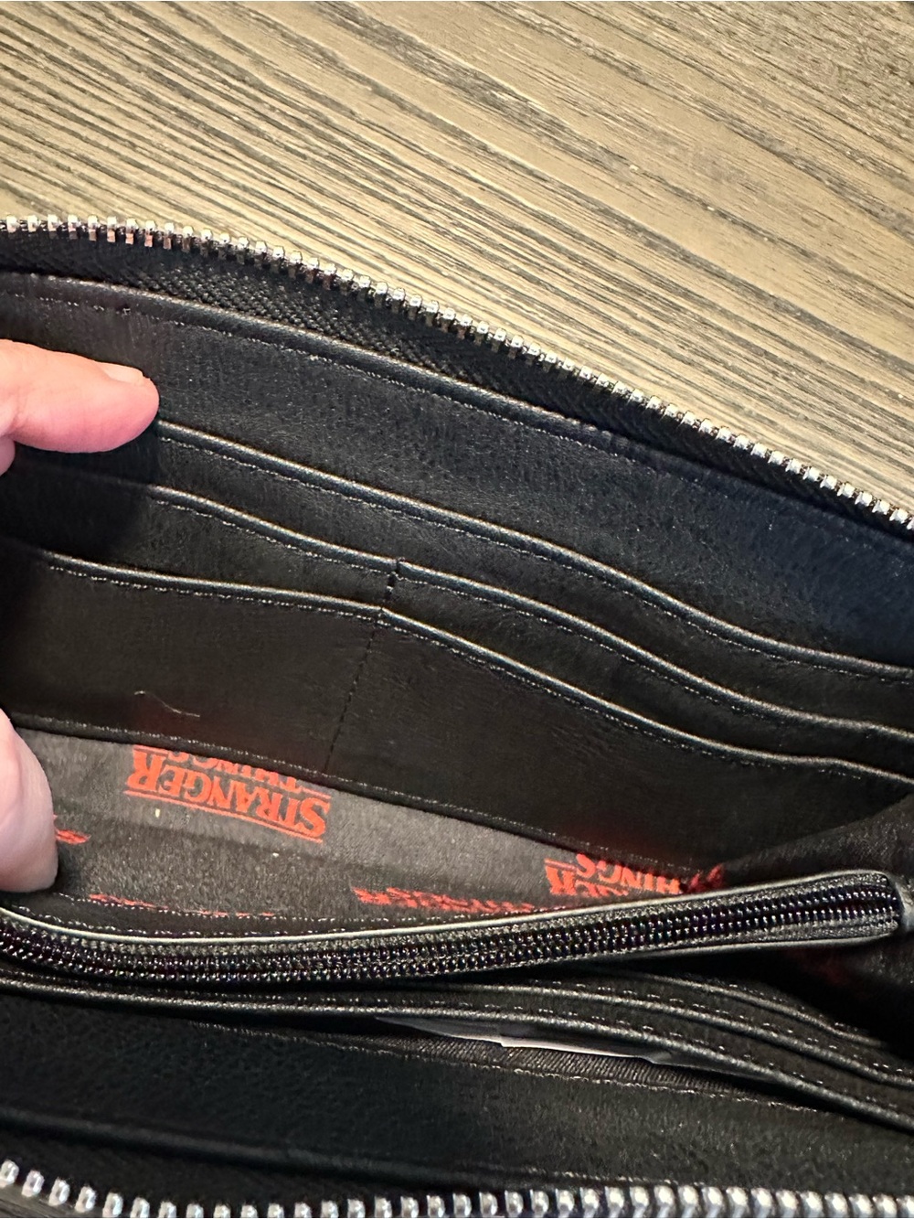 Stranger Things Wallet - Picture 10 of 10